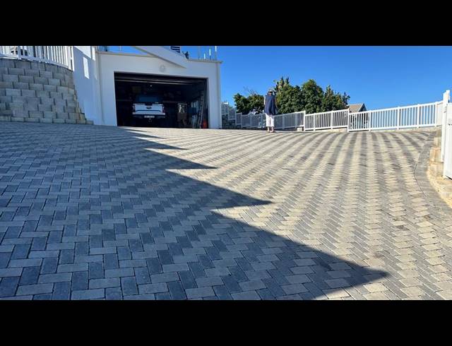 5 BEDROOM HOUSE FOR SALE IN DANA BAY